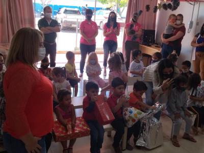 NÃºcleo Feminino Coprossel e CEMEI Sementinha do Saber levam alegria no Natal das CrianÃ§as da Escola